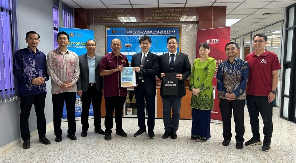 kaohsiung 1 Group photo of the KMU delegation with UTM representatives at the Faculty of Science, UTM.